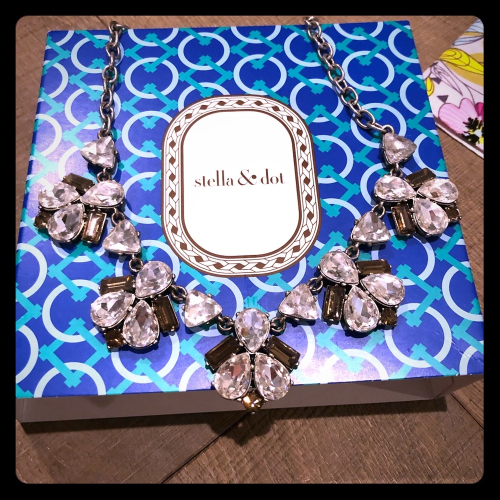 Stella and Dot Retired Lila Crystal Necklace